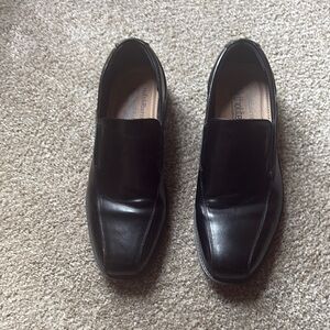 Men’s slip on dress shoes
